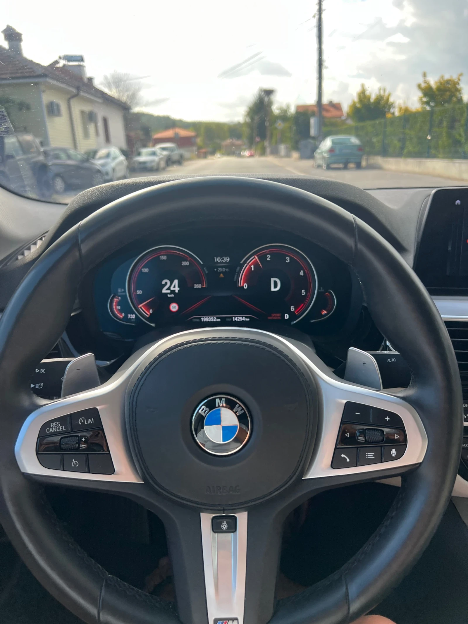 BMW 530 d xDRIVE  M Sport , снимка 6 - Автомобили и джипове - 55674124