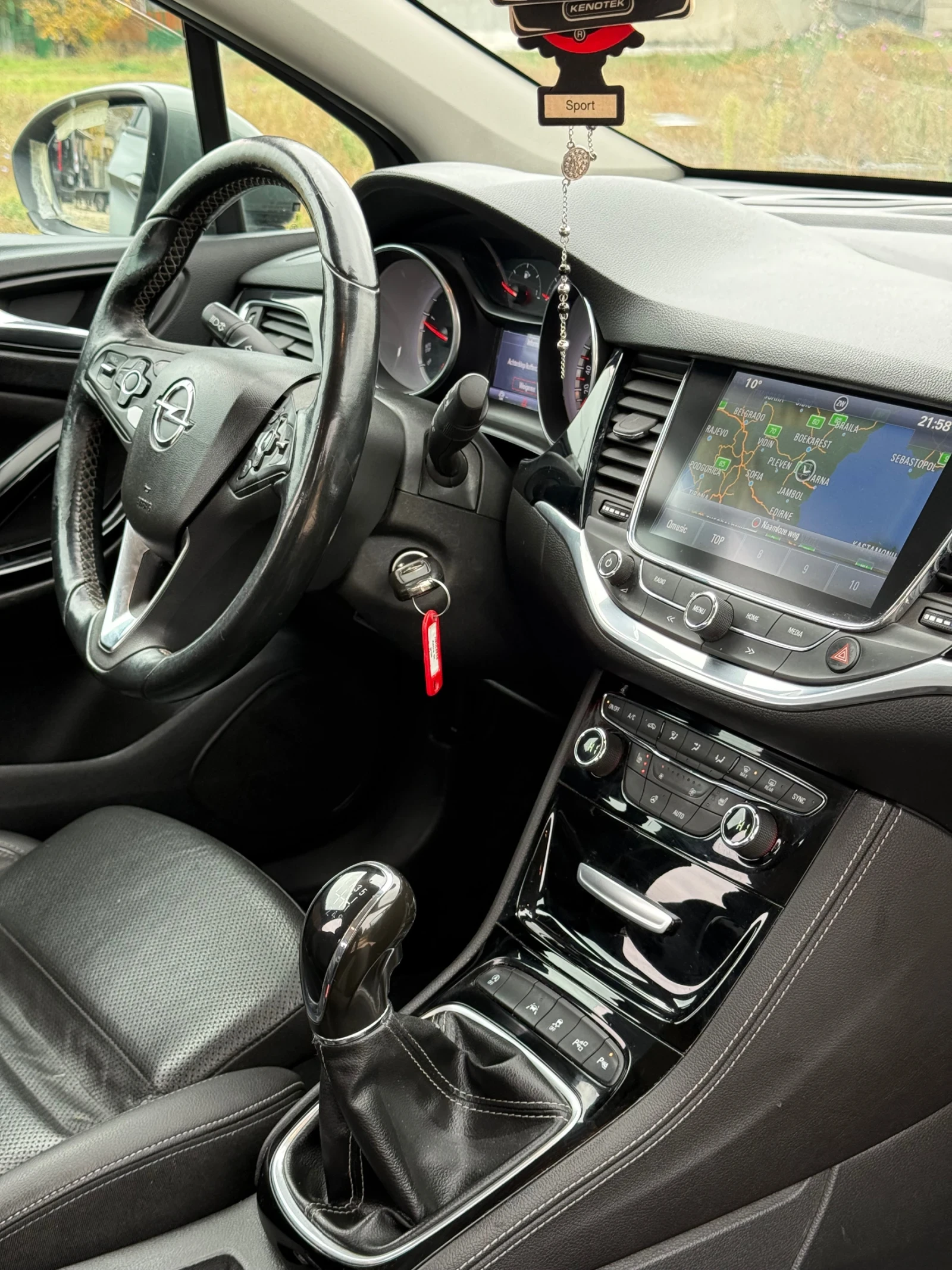Opel Astra 1.6CDTI, снимка 8 - Автомобили и джипове - 56658252