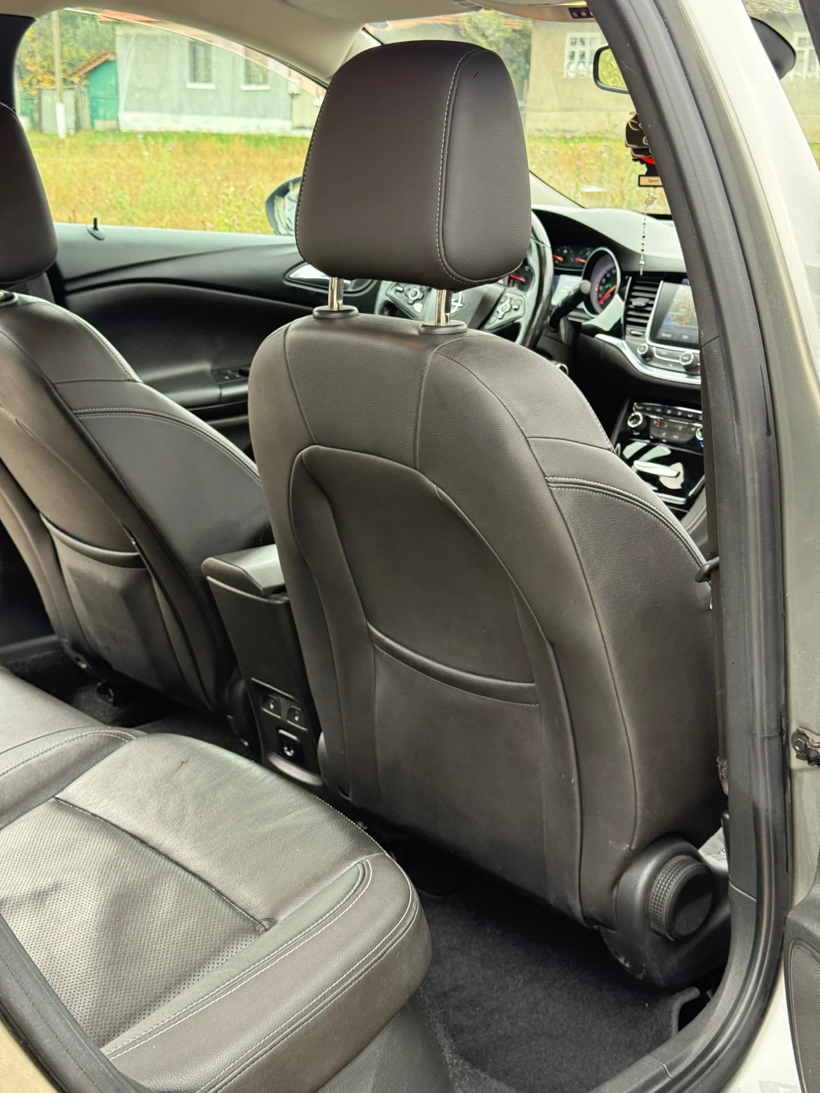 Opel Astra 1.6CDTI, снимка 10 - Автомобили и джипове - 56658252
