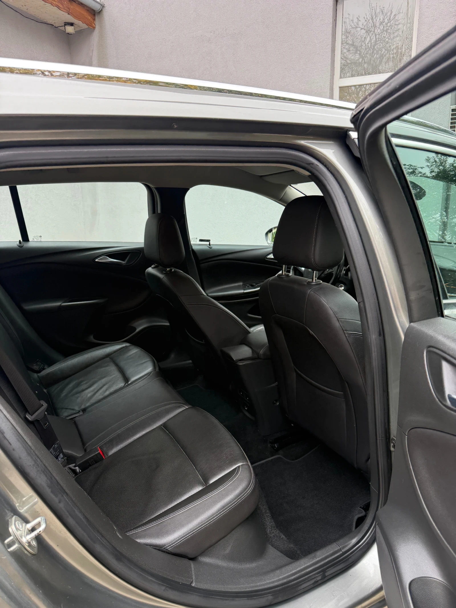Opel Astra 1.6CDTI, снимка 16 - Автомобили и джипове - 56658252