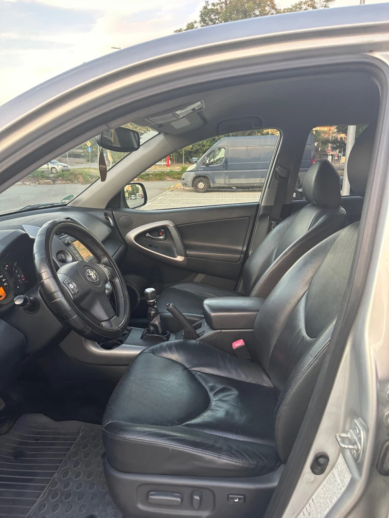 Toyota Rav4 2.2 D-CAT, снимка 11 - Автомобили и джипове - 47735495