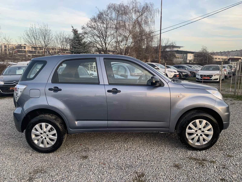 Daihatsu Terios 1.5I/4x4 КАТО НОВА !!!, снимка 4 - Автомобили и джипове - 52831499