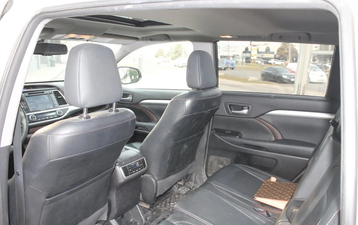 Toyota Highlander XLE * 3.5 V6 * 7 МЕСТЕН * СЕРВИЗНА ИСТОРИЯ * , снимка 13 - Автомобили и джипове - 54156317