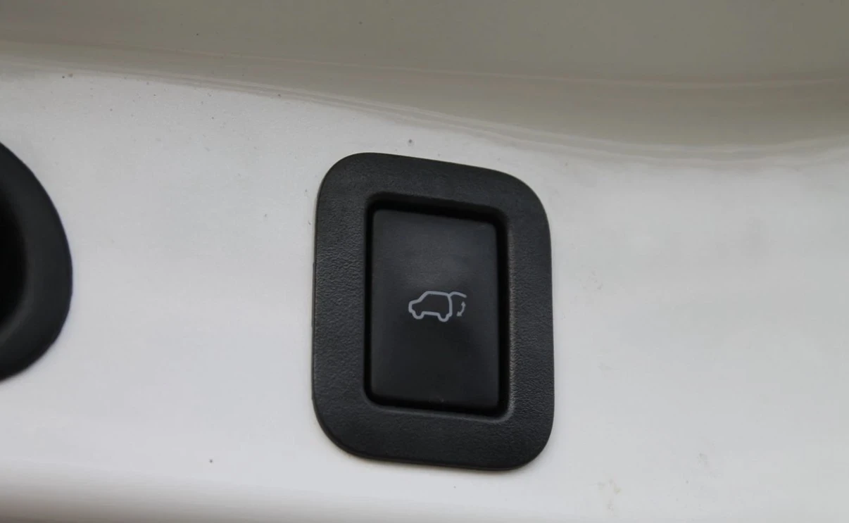 Toyota Highlander XLE * 3.5 V6 * 7 МЕСТЕН * СЕРВИЗНА ИСТОРИЯ * , снимка 15 - Автомобили и джипове - 54156317