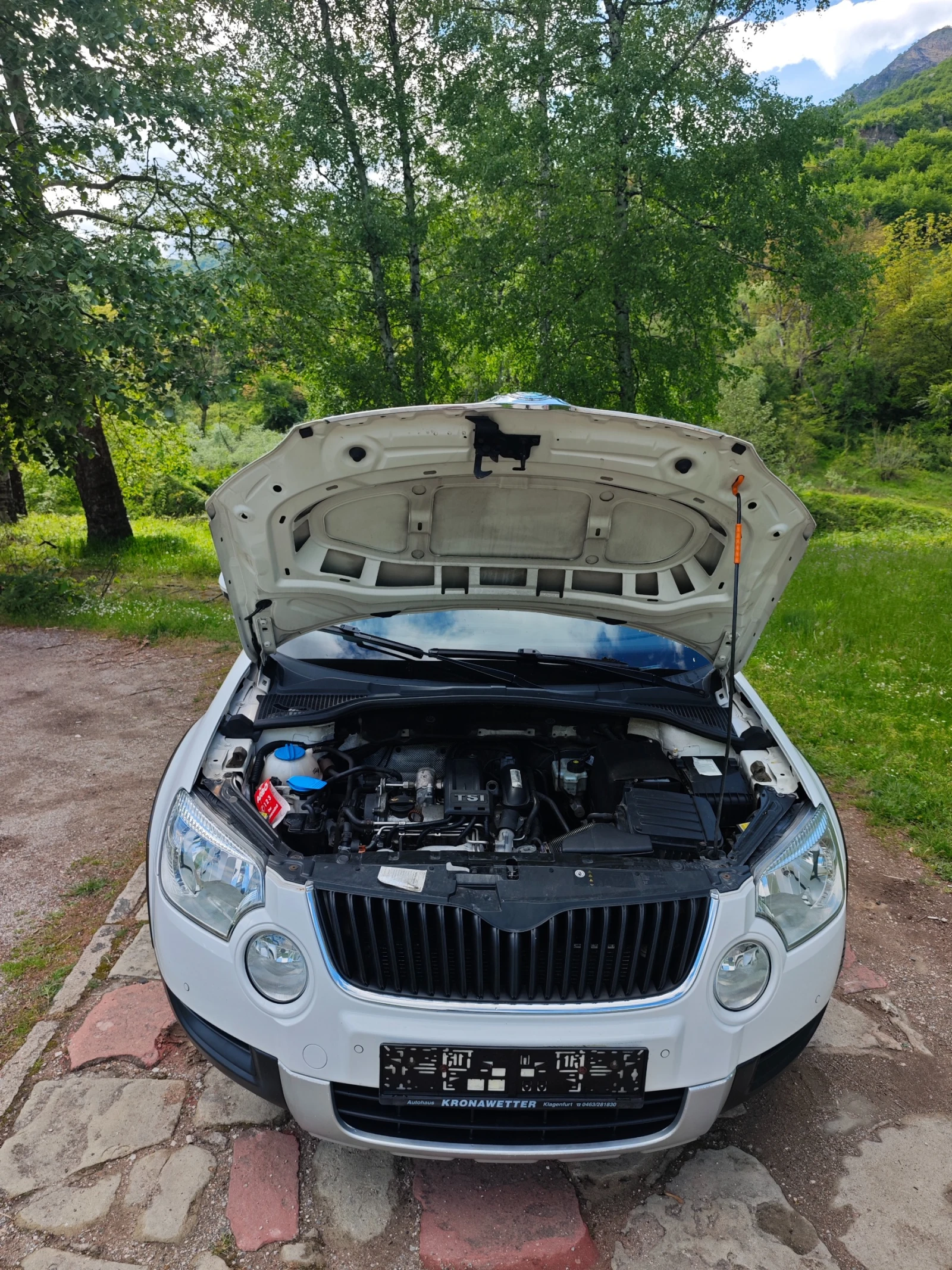 Skoda Yeti 1.2I SCOUT 105кс, снимка 11 - Автомобили и джипове - 54605369