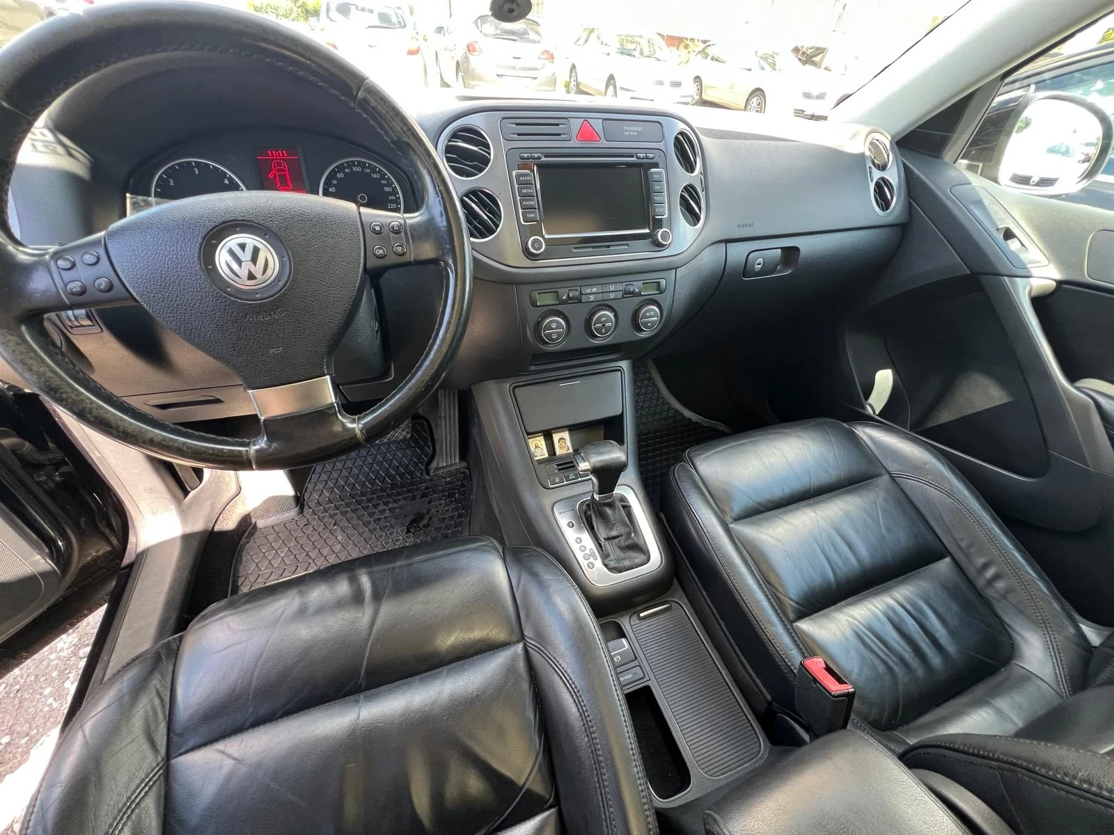 VW Tiguan 2.0TDI 4Motion Off road Highline, снимка 2 - Автомобили и джипове - 54755662