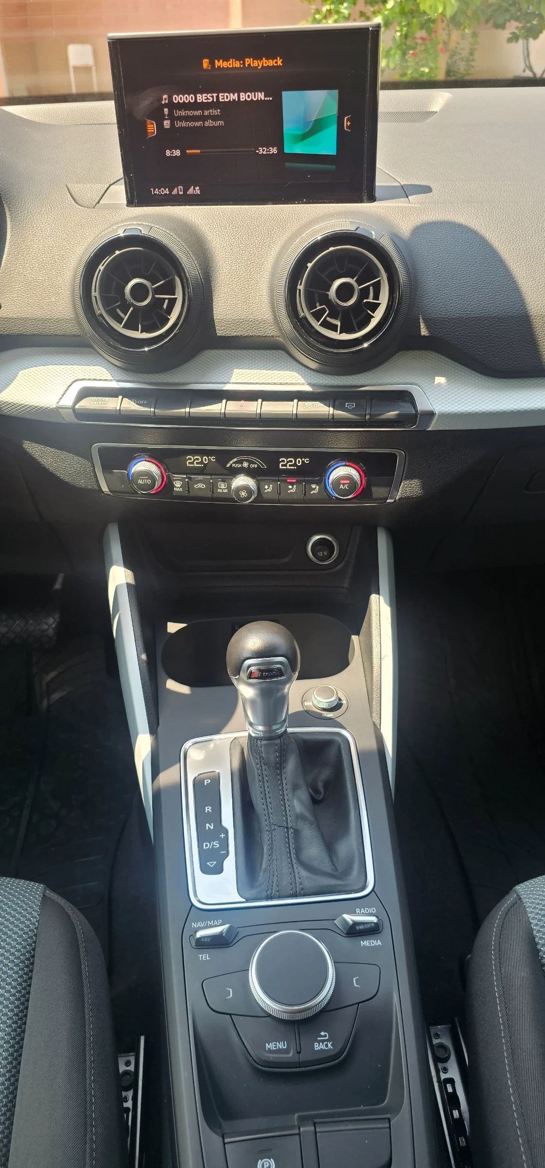 Audi Q2 Nardo Grey S-Line 2.0 TDI 150hp, снимка 15 - Автомобили и джипове - 55351697