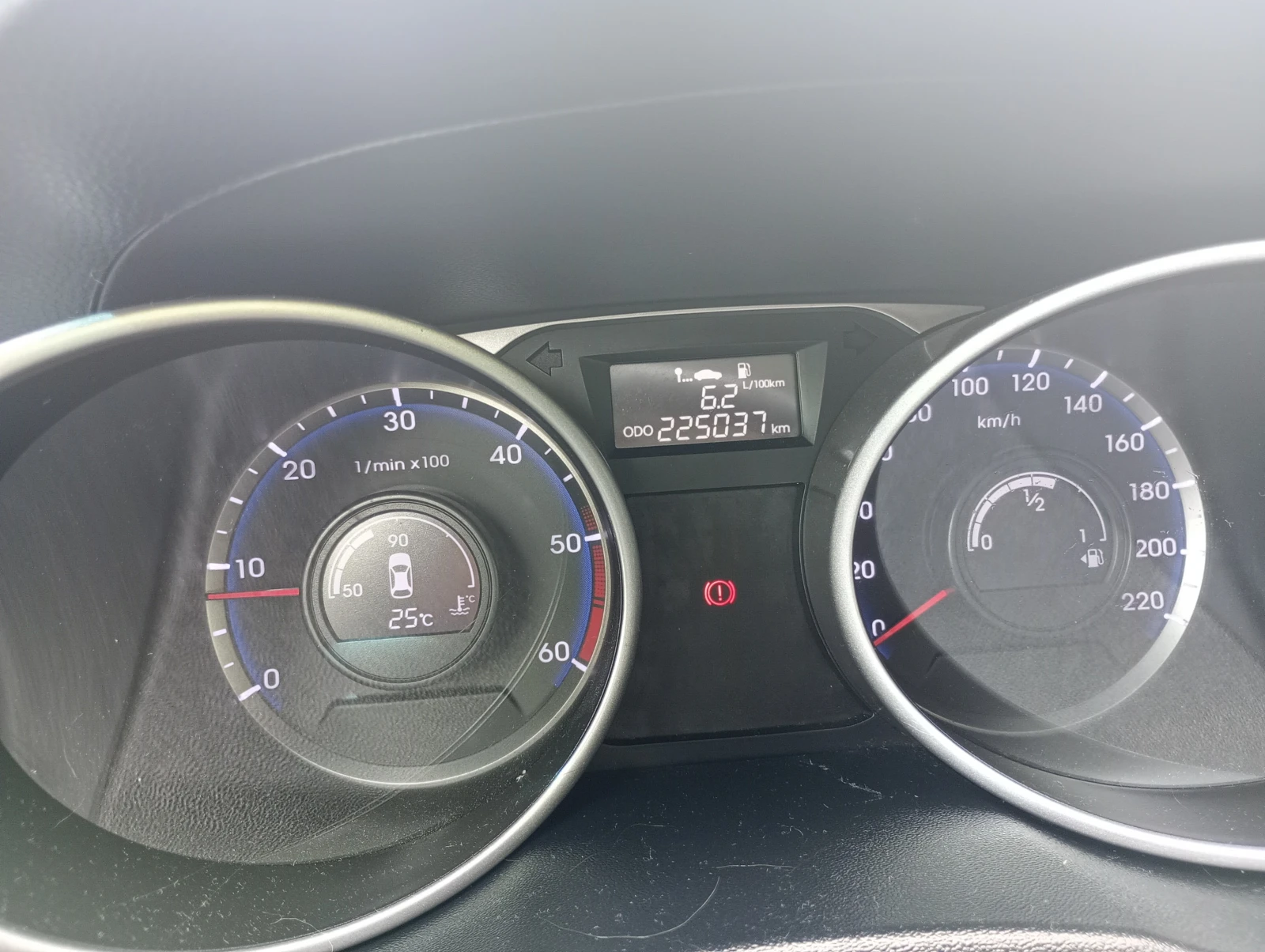 Hyundai IX35 1.7CRDI Facelift, снимка 13 - Автомобили и джипове - 55433525