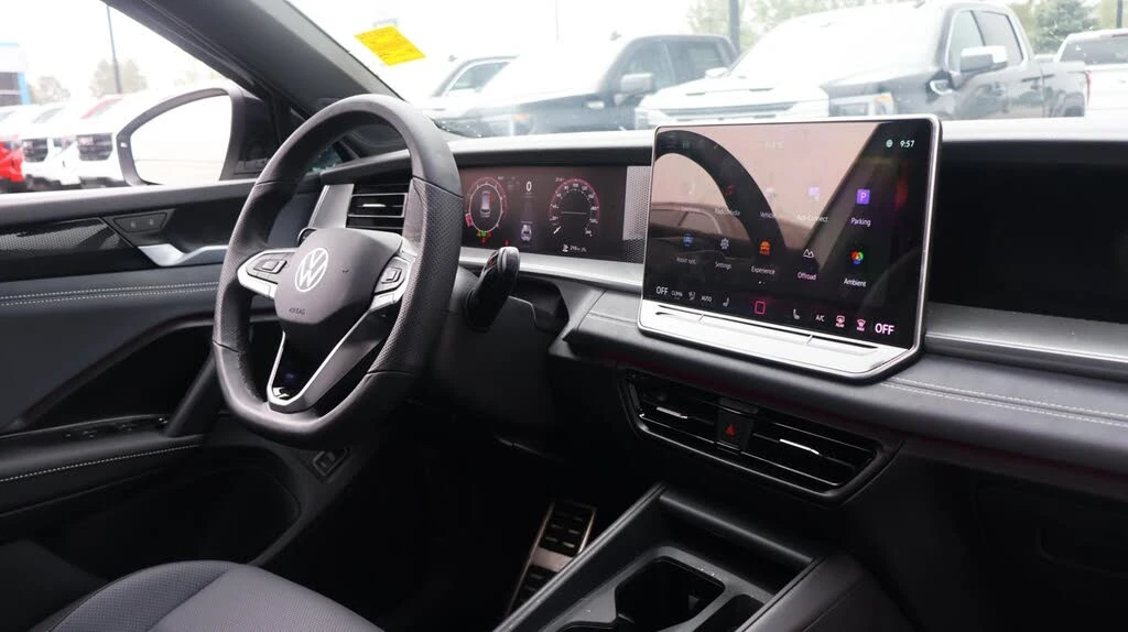 VW Tiguan 4MOTION* R-LINE* BLACK EDITION* ПАНО* КРАЙНА ЦЕНА, снимка 7 - Автомобили и джипове - 56208628