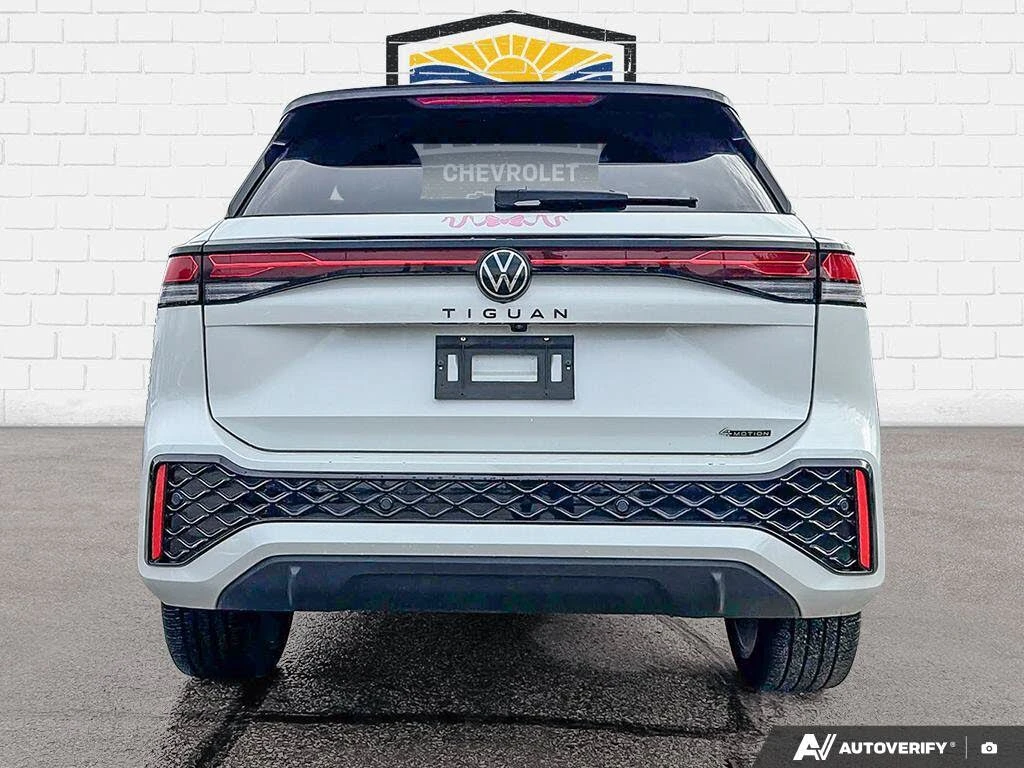 VW Tiguan 4MOTION* R-LINE* BLACK EDITION* ПАНО* КРАЙНА ЦЕНА, снимка 3 - Автомобили и джипове - 56208628