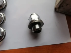 Гайки за джанти за Toyota Rav 4 с шайба, снимка 2 - Части - 53424319