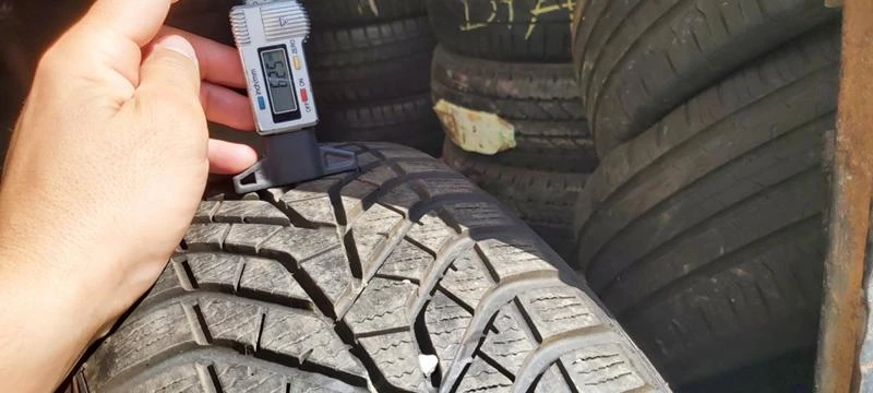 Гуми Зимни 225/60R18, снимка 7 - Гуми и джанти - 33641734