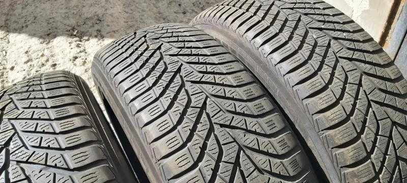 Гуми Зимни 225/60R18, снимка 3 - Гуми и джанти - 33641734