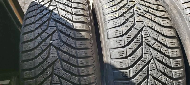 Гуми Зимни 225/60R18, снимка 2 - Гуми и джанти - 33641734