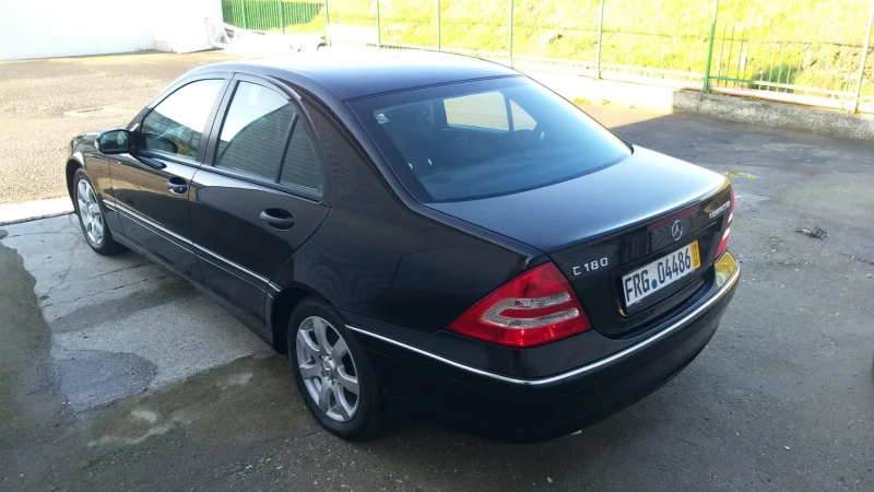 Mercedes-Benz C 180, снимка 5 - Автомобили и джипове - 47321648