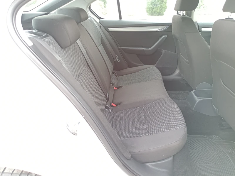 Skoda Octavia 2.0 tdi автомат, снимка 16 - Автомобили и джипове - 50790519