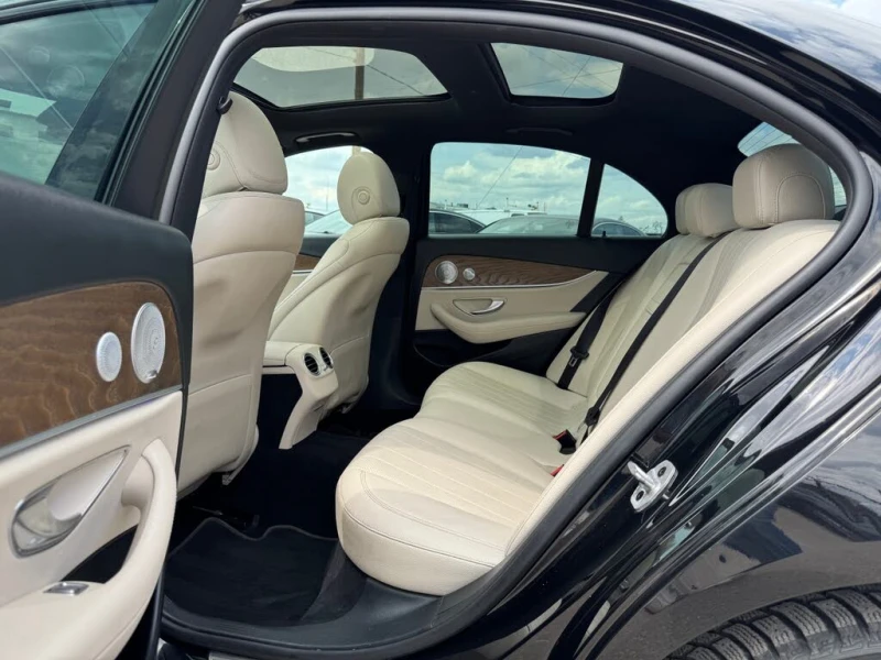 Mercedes-Benz E 300 4MATIC* BURMESTER* DISTRONIC* 360 CAM* ПАНОРАМА, снимка 12 - Автомобили и джипове - 52483219