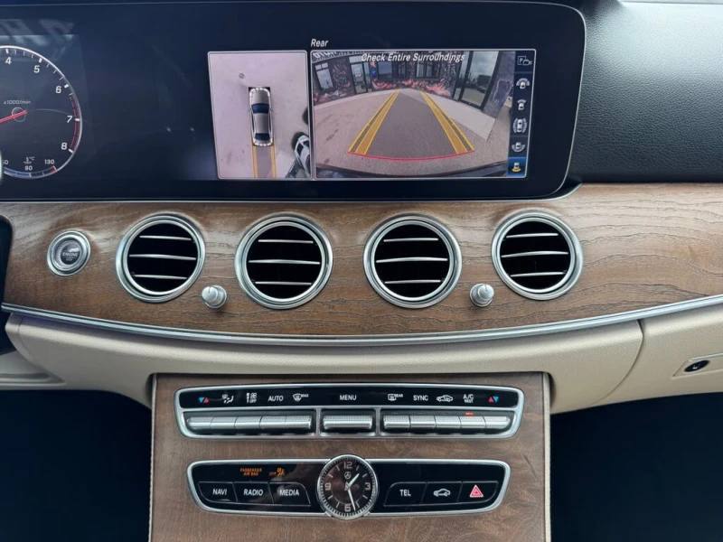 Mercedes-Benz E 300 4MATIC* BURMESTER* DISTRONIC* 360 CAM* ПАНОРАМА, снимка 11 - Автомобили и джипове - 52483219