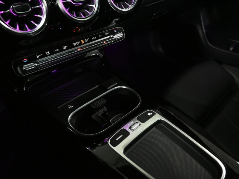 Mercedes-Benz CLA 250 4MATIC С РЕГИСТРАЦИЯ & АВТО КРЕДИТ , снимка 13 - Автомобили и джипове - 53269080