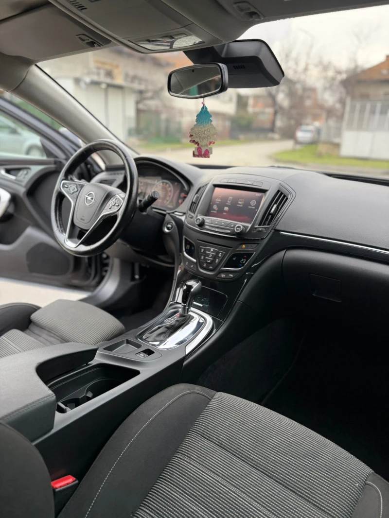 Opel Insignia Sports Tourer 2.0 CDTI, снимка 15 - Автомобили и джипове - 53526044