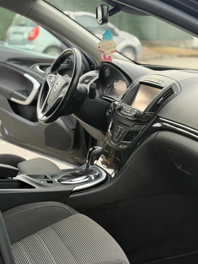 Opel Insignia Sports Tourer 2.0 CDTI, снимка 17 - Автомобили и джипове - 53526044