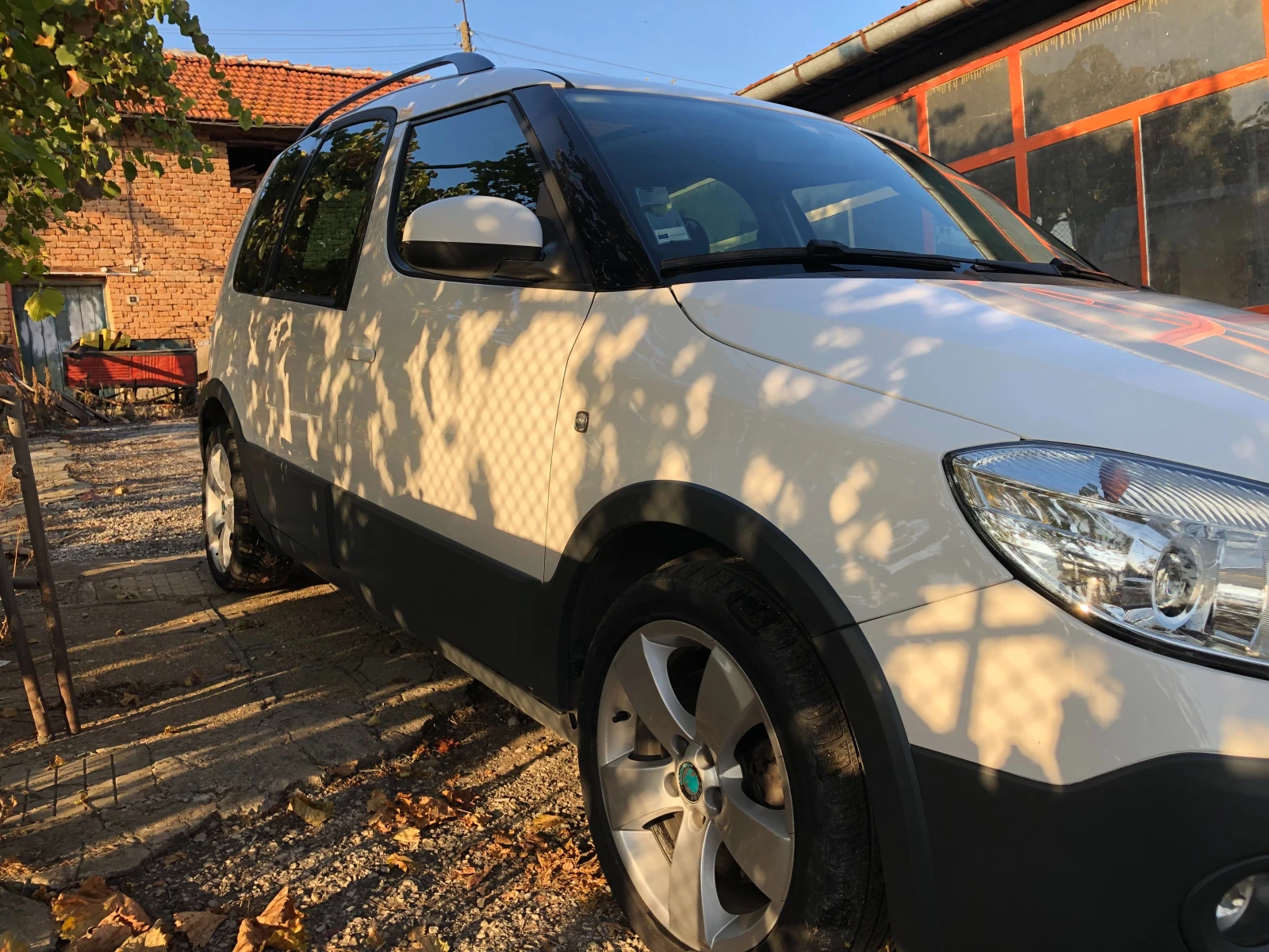 Skoda Roomster Scout 1.6 TDI - 105 k.s - изображение 3