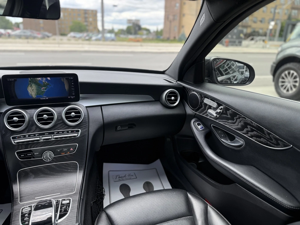 Mercedes-Benz C 300 4 MATIC* Панорама* Подгрев на волана*  - изображение 10
