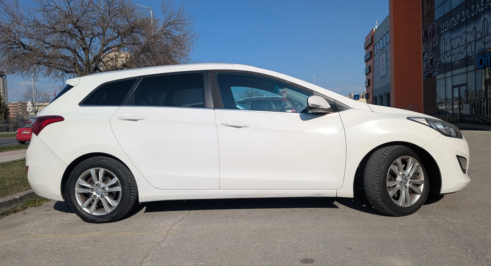 Hyundai I30 CRDi Style Nav, снимка 3 - Автомобили и джипове - 53738515