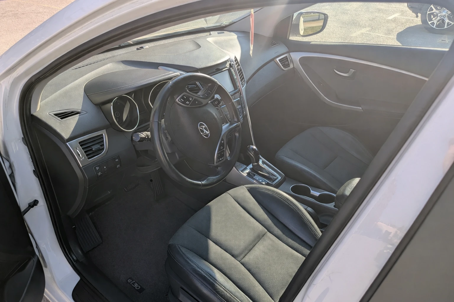Hyundai I30 CRDi Style Nav, снимка 14 - Автомобили и джипове - 53738515