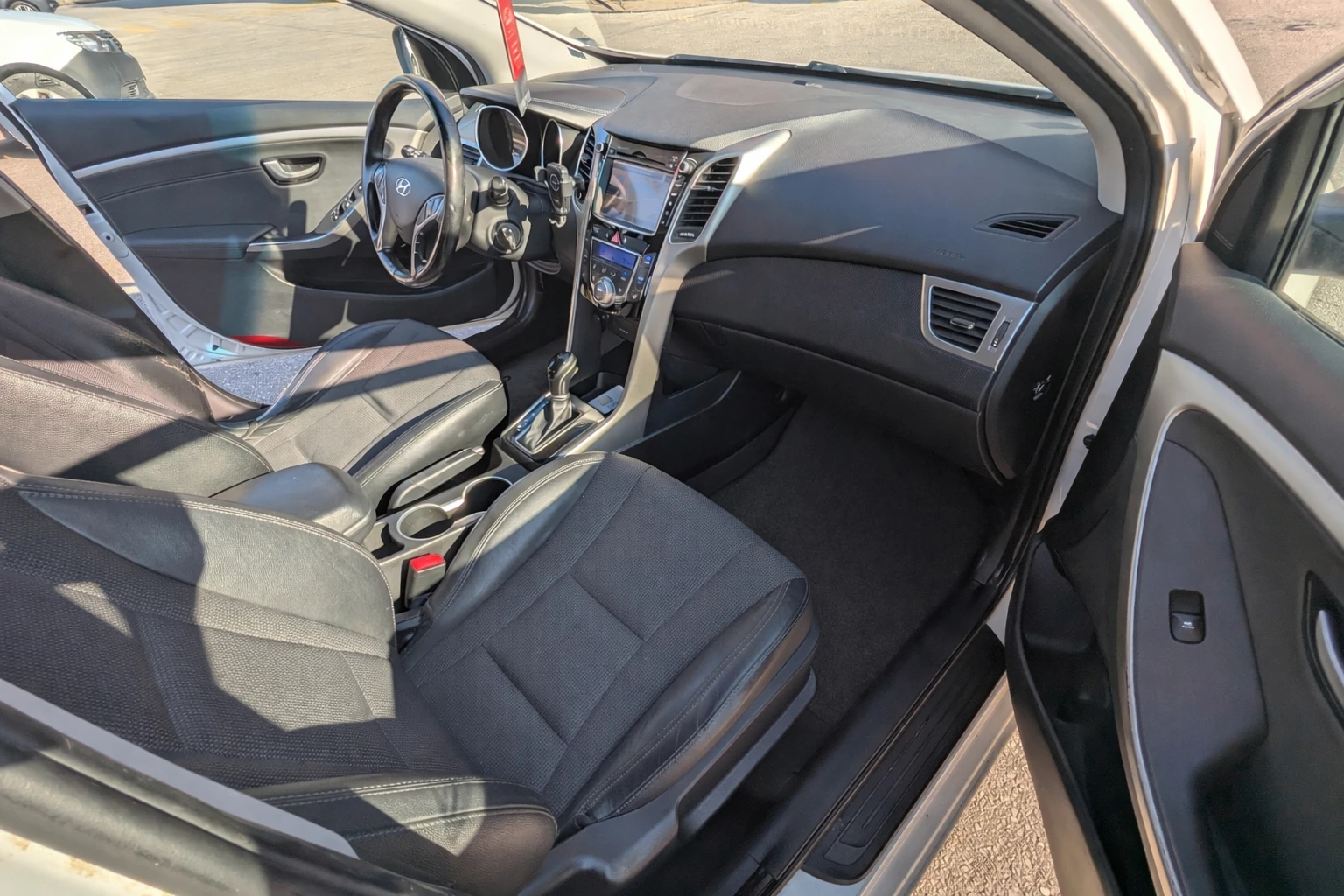 Hyundai I30 CRDi Style Nav, снимка 13 - Автомобили и джипове - 53738515