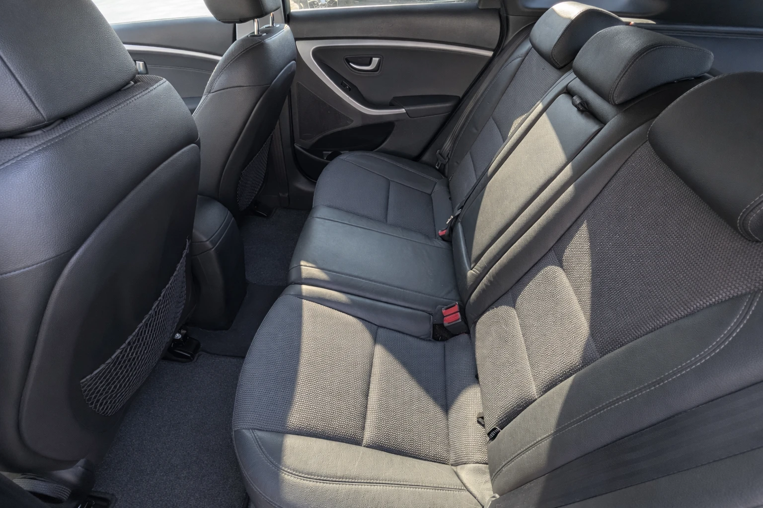 Hyundai I30 CRDi Style Nav, снимка 12 - Автомобили и джипове - 53738515