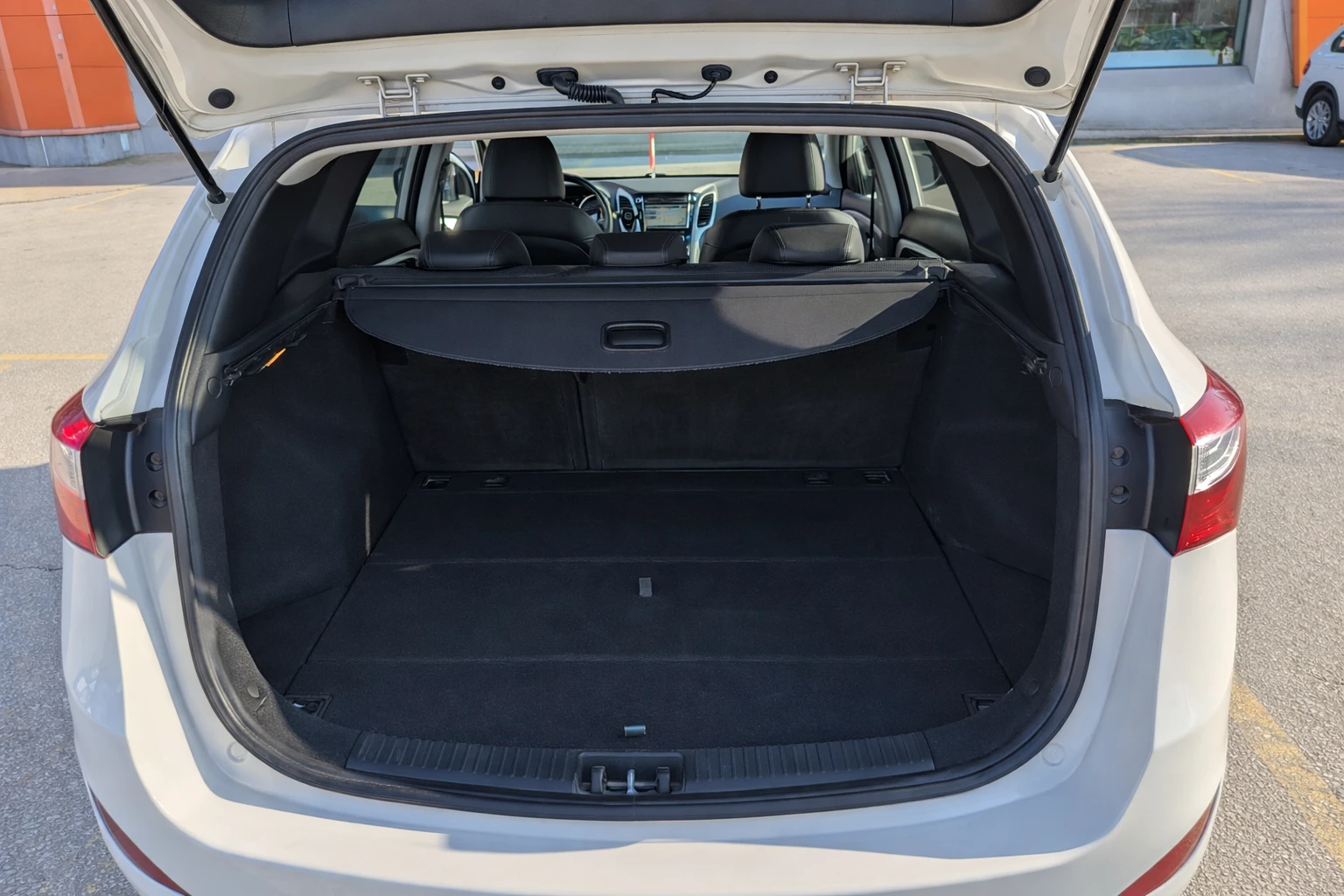 Hyundai I30 CRDi Style Nav, снимка 10 - Автомобили и джипове - 53738515