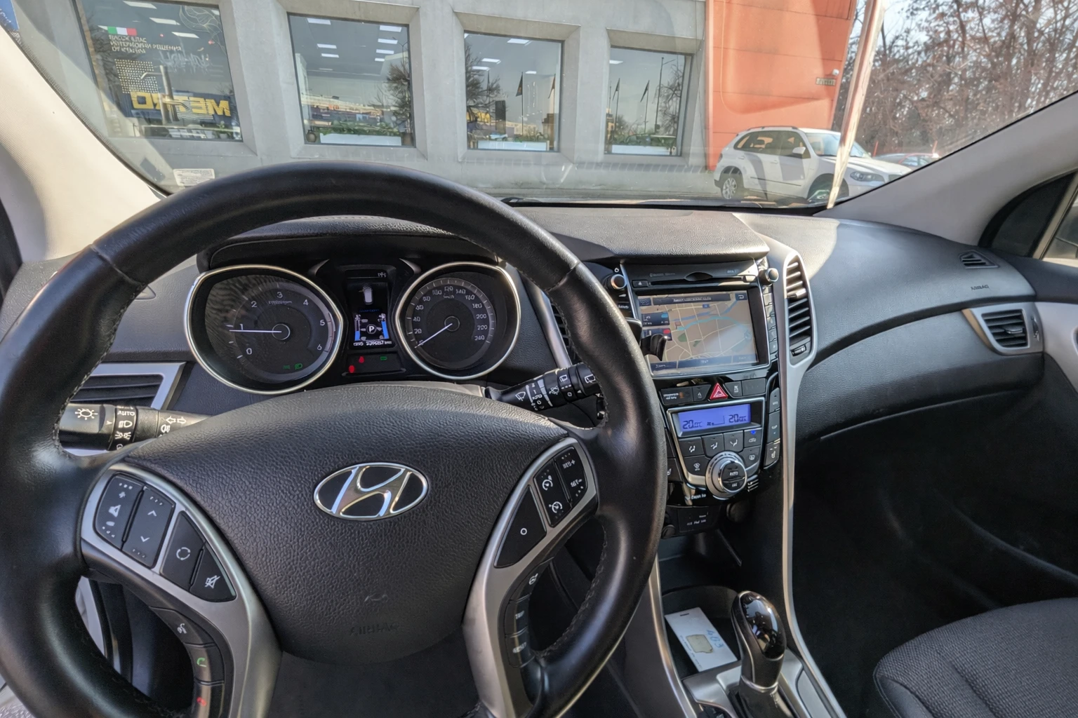 Hyundai I30 CRDi Style Nav, снимка 15 - Автомобили и джипове - 53738515