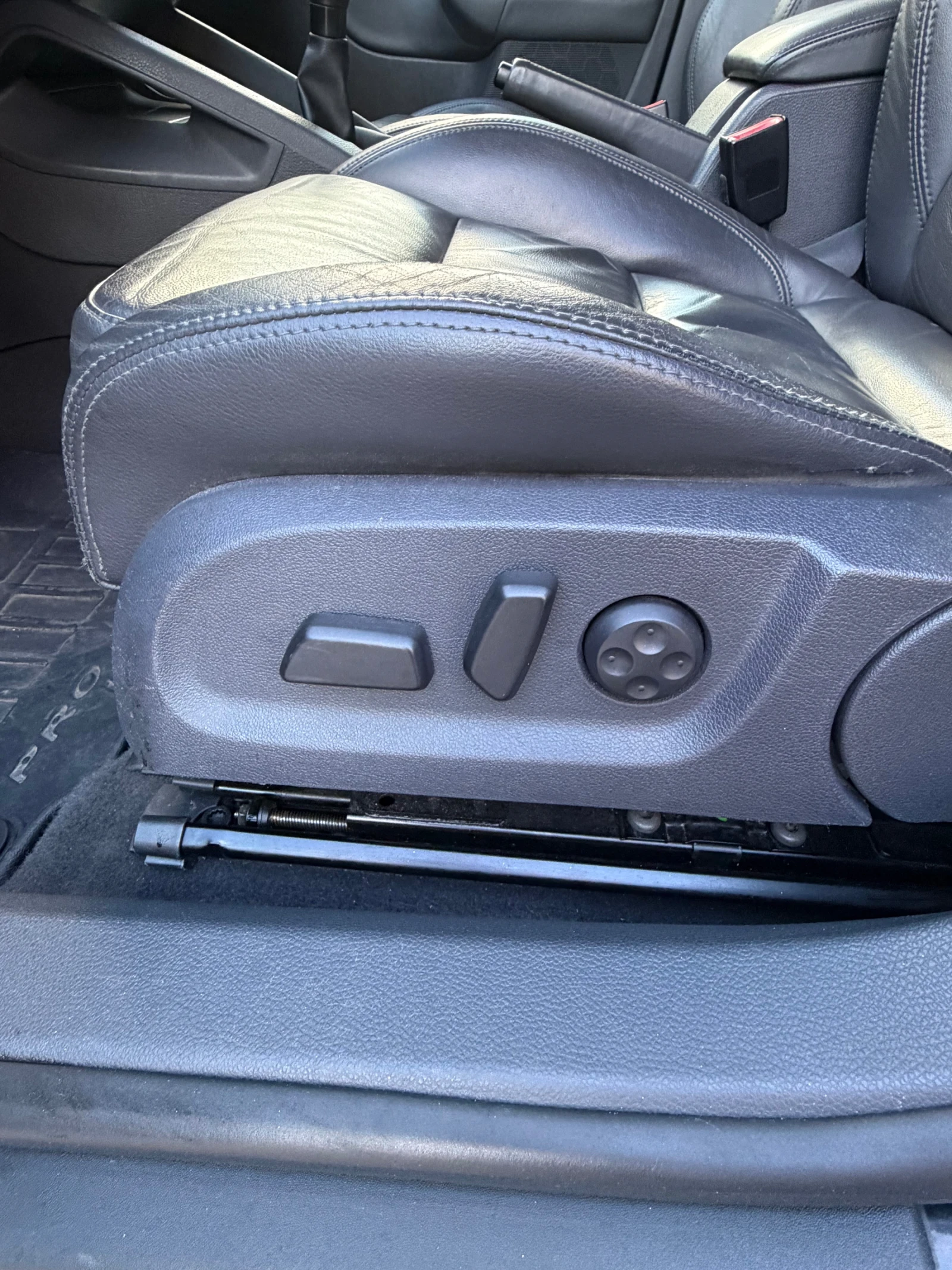 VW Golf 2.0 TDI HIGHLINE, снимка 7 - Автомобили и джипове - 53949456