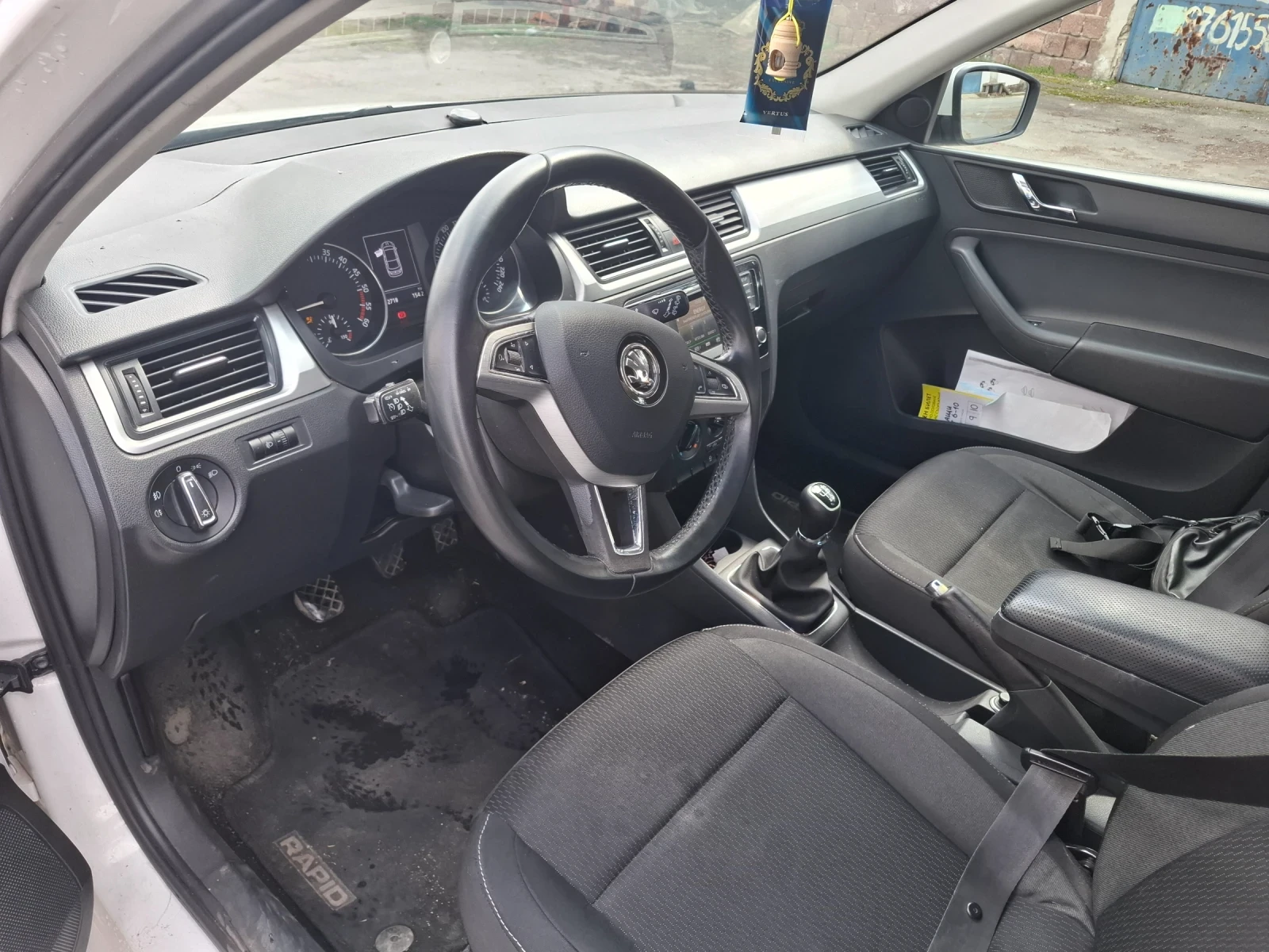 Skoda Rapid 1.6TDI, снимка 6 - Автомобили и джипове - 53985428