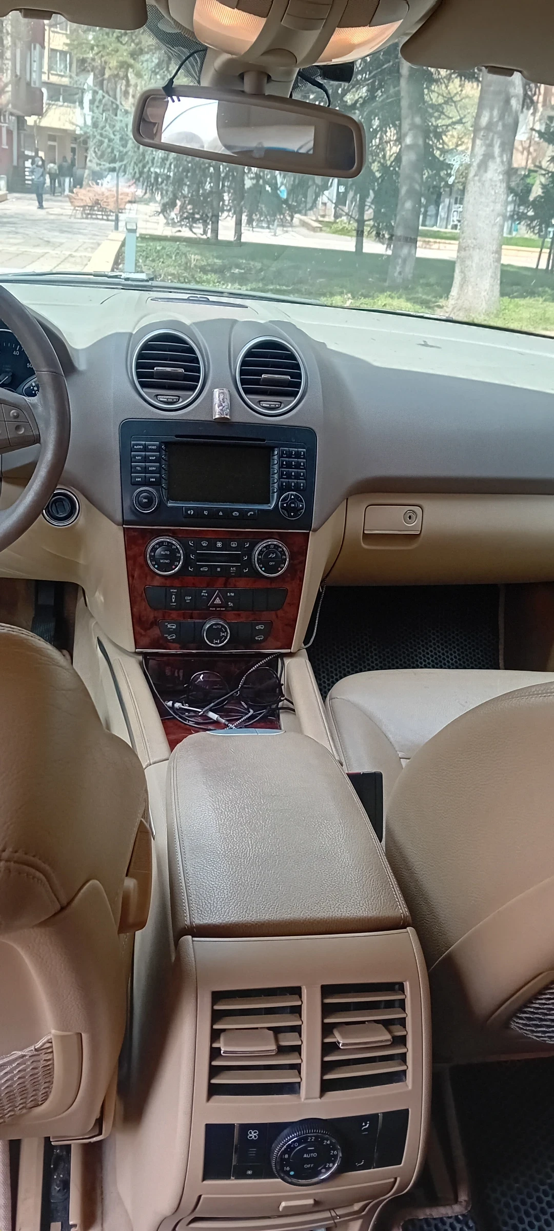 Mercedes-Benz 350 Ml, снимка 7 - Автомобили и джипове - 54178085