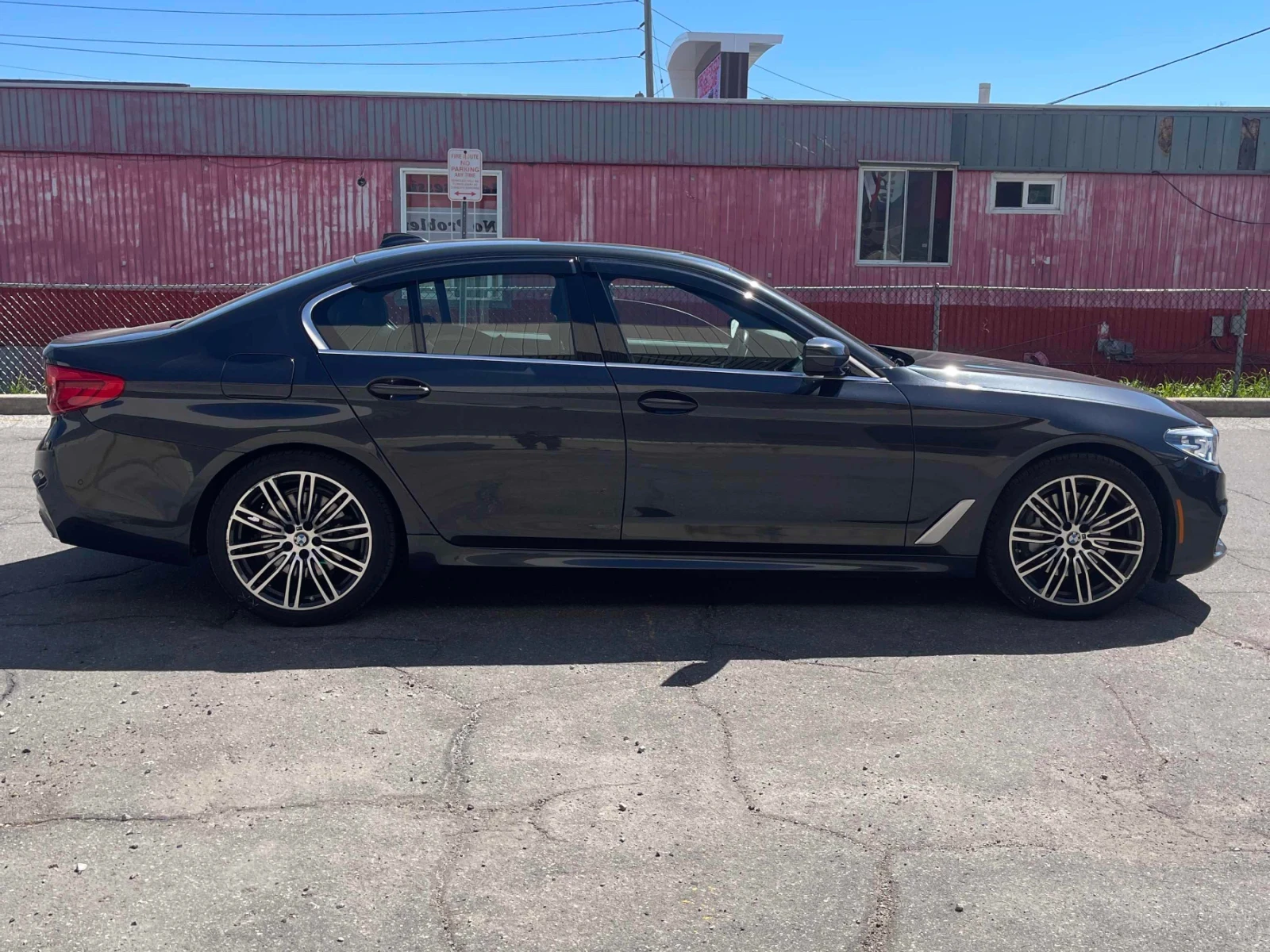 BMW 530 M ПАКЕТ * ПОДГРЕВ * ПАНОРАМА * 2 КЛЮЧА, снимка 3 - Автомобили и джипове - 54555544