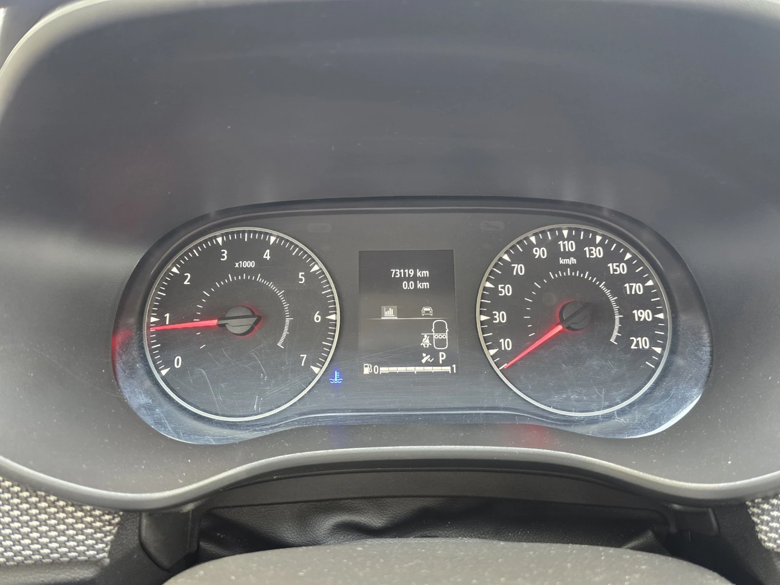 Dacia Logan 1.0 TCe 90, снимка 8 - Автомобили и джипове - 55253844