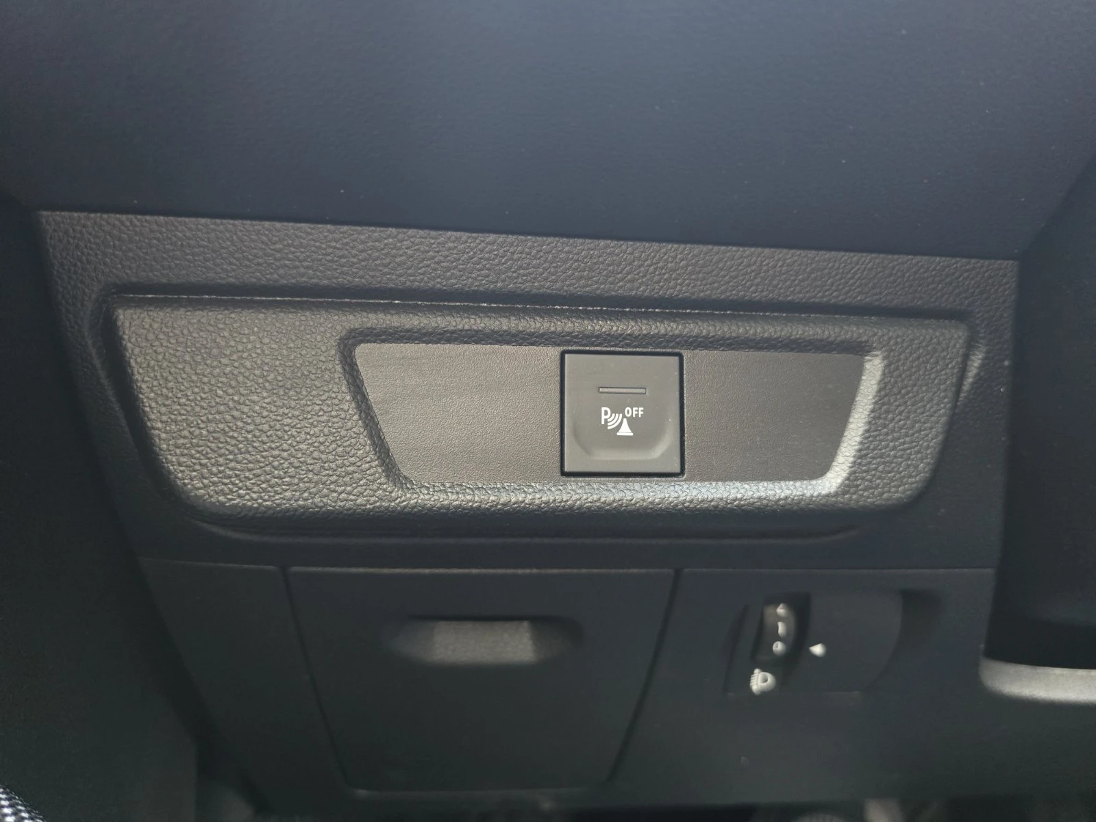 Dacia Logan 1.0 TCe 90, снимка 10 - Автомобили и джипове - 55253844