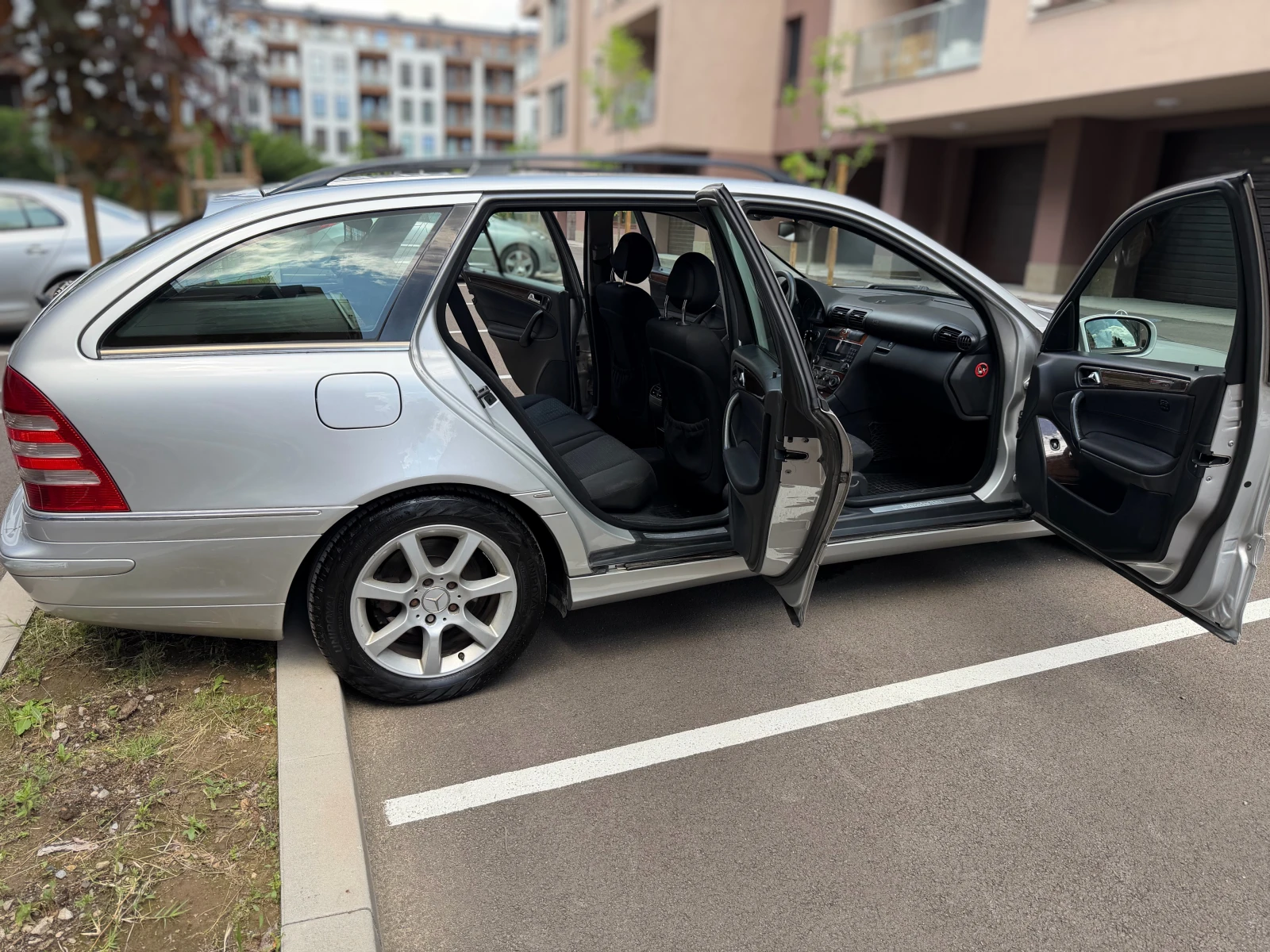 Mercedes-Benz C 220 Комби, снимка 2 - Автомобили и джипове - 55339052