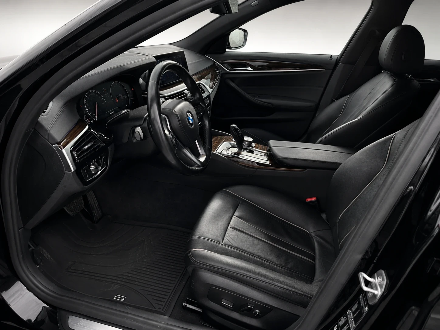 BMW 520 xDrive, снимка 8 - Автомобили и джипове - 55965788