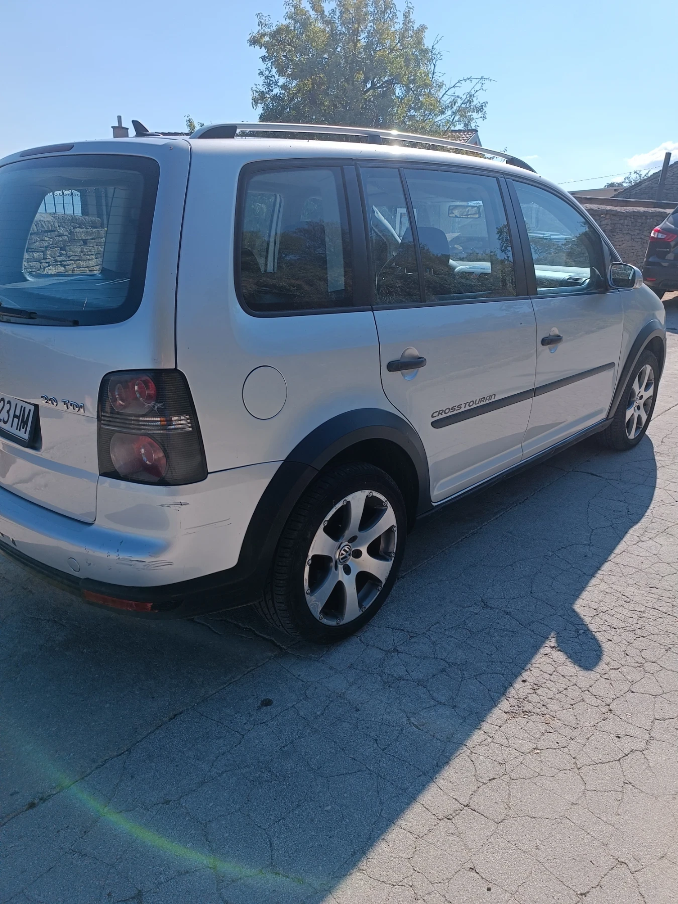VW Touran 2.0 TDI BMM, снимка 4 - Автомобили и джипове - 56125607