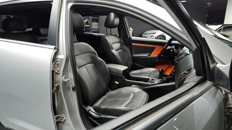 Kia Sportage Limited / 4x4 / Сервизна история !!!, снимка 9 - Автомобили и джипове - 52008086