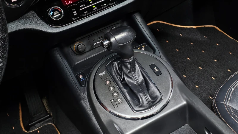 Kia Sportage Limited / 4x4 / Сервизна история !!!, снимка 12 - Автомобили и джипове - 52008086