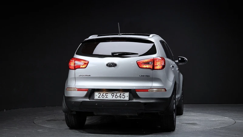 Kia Sportage Limited / 4x4 / Сервизна история !!!, снимка 4 - Автомобили и джипове - 52008086