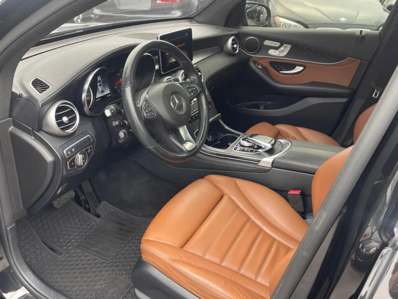 Mercedes-Benz GLC 300 COUPE* AMG* ПОДГРЕВ* КАМЕРА* КЕЙЛЕС* ПАНОРАМА, снимка 6 - Автомобили и джипове - 53169935