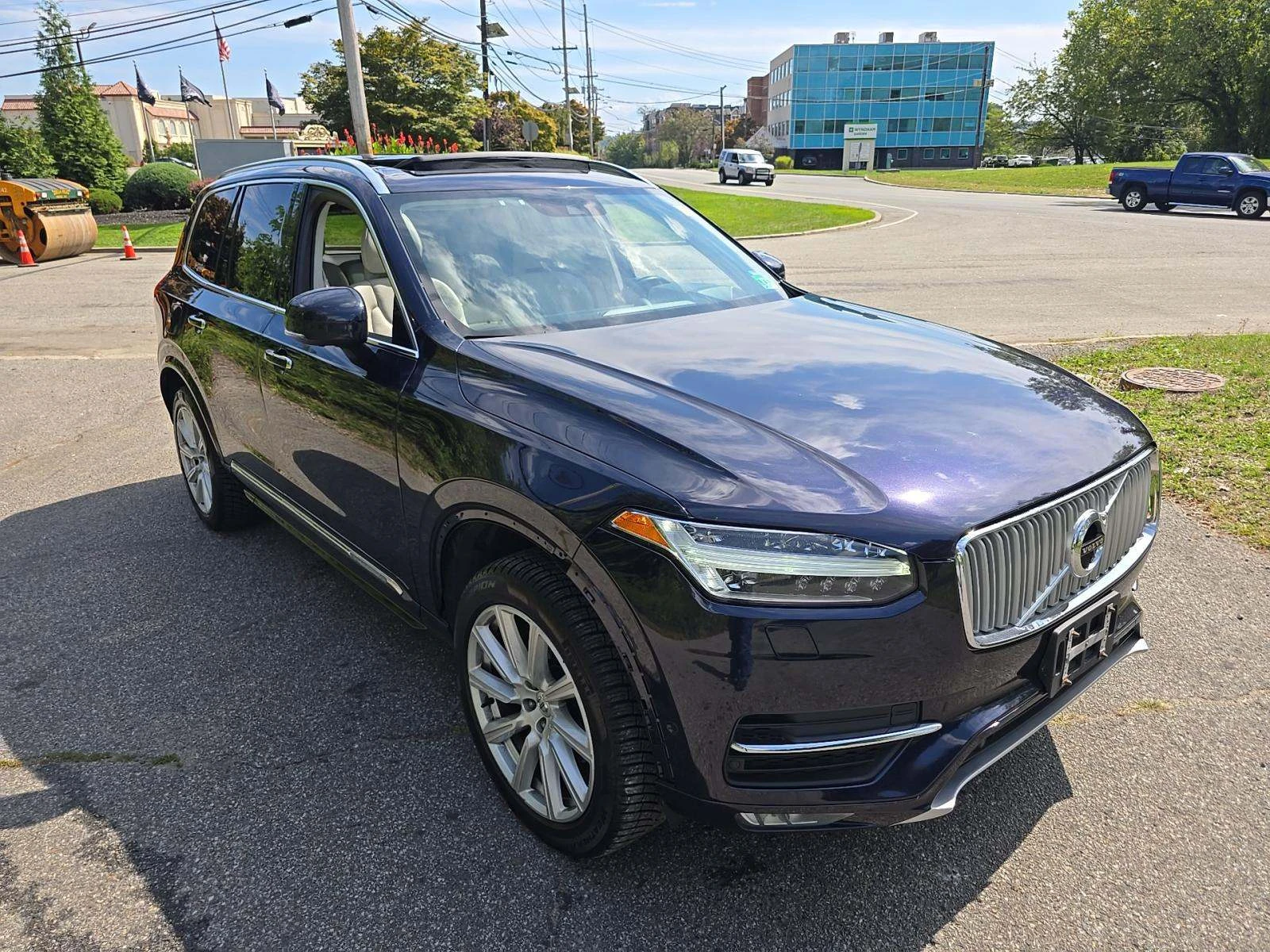 Volvo Xc90 INSCRIPTION* DIGITAL* DISTRONIK* PANO* 7МЕСТА* B&W - изображение 2