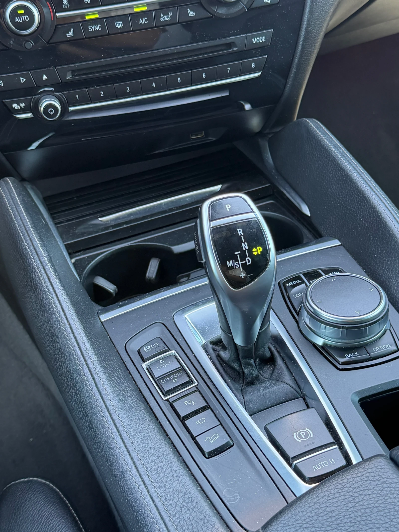 BMW X6 40d* M-Pack* KEYLESS* HUD* H/K* 360 CAM* , снимка 12 - Автомобили и джипове - 55096242