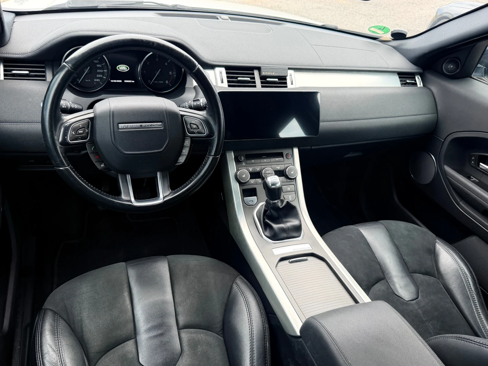 Land Rover Range Rover Evoque Обслужен на 100% в Германия, снимка 7 - Автомобили и джипове - 55533991
