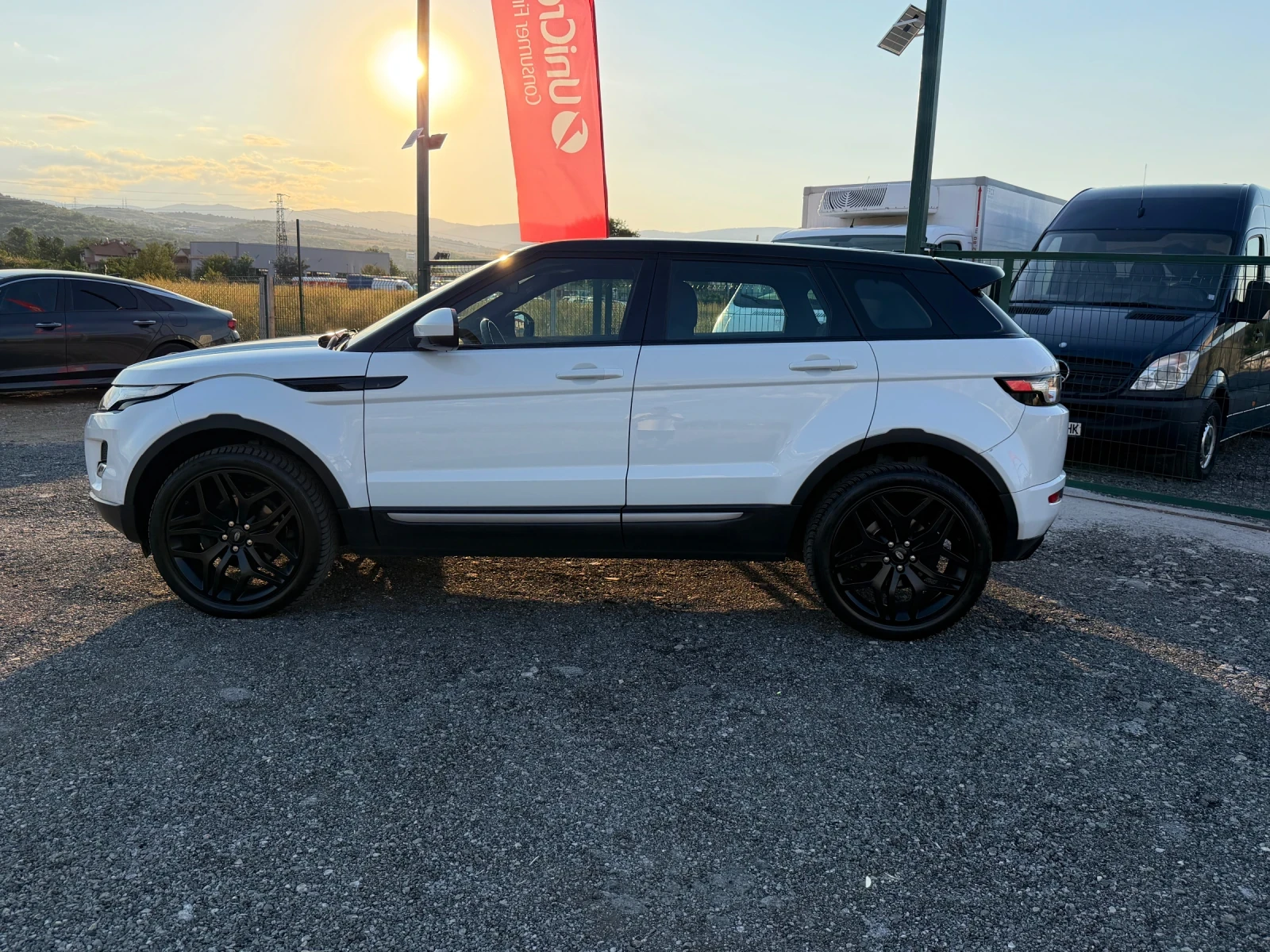 Land Rover Range Rover Evoque Обслужен на 100% в Германия, снимка 7 - Автомобили и джипове - 55533991
